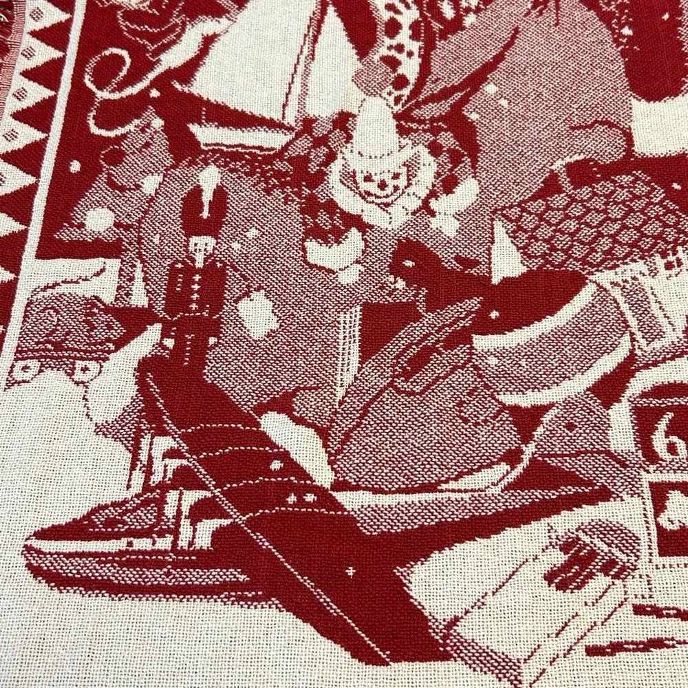 CROWN CRAFT Merry Christmas Santa Throw Blanket‎ Vintage Fringed Red Ivory 46x58